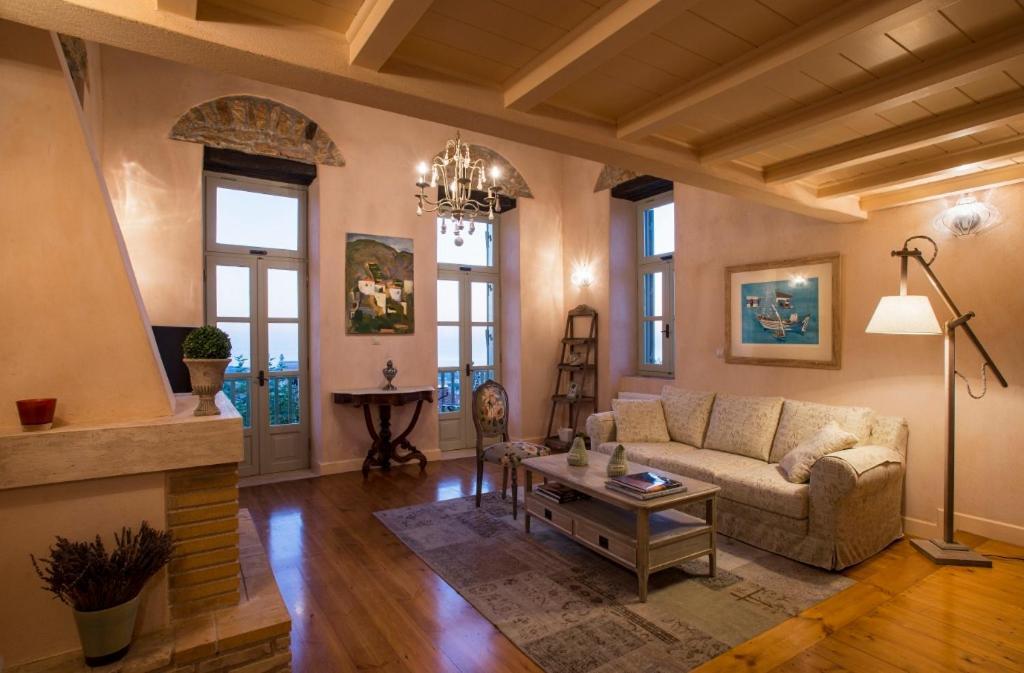 Kyparissia Old Town Lodge With Amazing Sea View Exterior photo